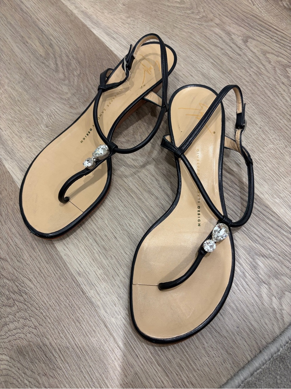 Giuseppe Zanotti Black Leather T-Strap Sandals with Crystal Accents. Size 37/7 - Picture 3 of 12